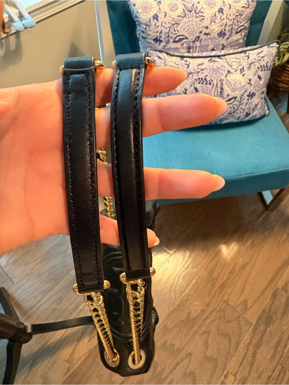 ✨Tory Burch (EUC) Quilted Black Shoulder Bag with Gold Chain Straps✨
